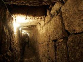 В районе Ичери шехер обнаружен подземный тоннель