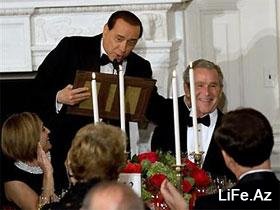 Берлускони сломал пюпитр на приеме у Буша