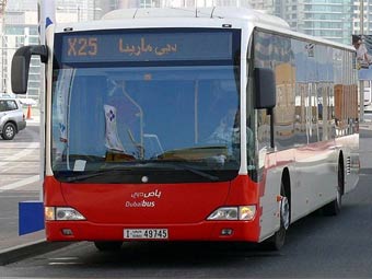 "Женские" автобусы начали ходить в Арабских Эмиратах