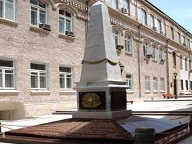 Ильхам Алиев посетил памятный комплекс в честь Азербайджанской Демократической Республики