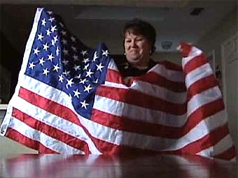 Жительницу Техаса заставили убрать с рабочего места американский флаг
