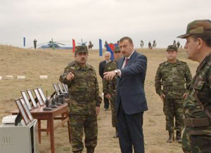 Президент Азербайджана наблюдал за ходом учений с участием бронированной техники на полигоне гарнизона Гейтепе