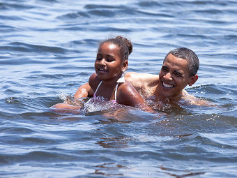 Барак Обама искупался в Мексиканском заливе